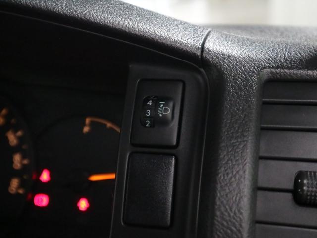 ハイエースバン ロングＤＸ　両側スライドドア　ＡＭ・ＦＭラジオ　ＡＵＸ　ミュージックプレイヤー接続可　キーレスエントリー　盗難防止システム　マニュアルエアコン　ヘッドライトレベライザー　パワーウィンドウ　スペアキー有（29枚目）