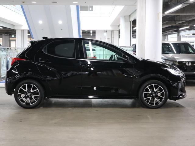 ヤリス Ｚ　６速マニュアル　パノラミックビュー　カラーＨＵＤ　ＢＳＭ・ＲＣＴＡ　シート・ステアヒーター　純正８インチディスプレイ＆ナビ　セーフティセンス　ＥＴＣ２．０　ＢＴオーディオ　フルセグ　ＬＥＤランプ　オプション１６ＡＷ（13枚目）