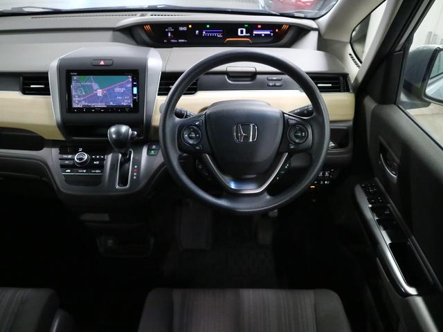 フリード G・ホンダセンシング ワンオーナー 寒冷地仕様 衝突軽減ブレーキ 車線逸脱警報 アダプティブクルーズ ETC 両側パワースライド 純正ナビ バックカメラ CD・DVD BTオーディオ フルセグTV スマートキー 電動格納ドアミラー オートエアコン(11枚目)