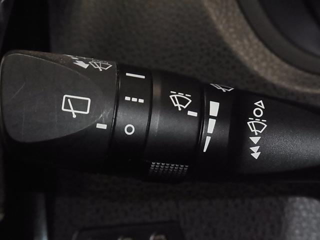 ヴォクシー ハイブリッドＶ　両側パワースライド　シートヒーター　おくだけ充電　純正ナビ　バックカメラ　ＢＴオーディオ　フルセグＴＶ　ＣＤ・ＤＶＤ　ＥＴＣ　クルーズコントロール　ＬＥＤライト　純正１５ＡＷ　スマートキー　スペアキー（37枚目）