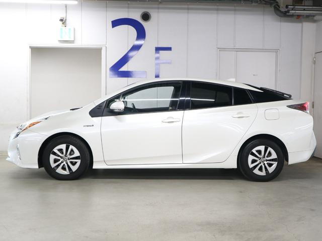 プリウス Ａ　ワンオーナー　パーキングアシスト　ＢＳＭ　ＨＵＤ　セーフティセンスＰ　ＥＴＣ　純正９インチナビ　バックカメラ　ＣＤ・ＤＶＤ再生　ＢＴオーディオ　フルセグＴＶ　スマートキー　クリアランスソナー　ＬＥＤランプ　１５ＡＷ（10枚目）