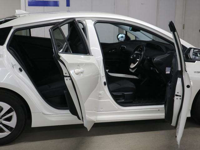 プリウス Ａ　ワンオーナー　パーキングアシスト　ＢＳＭ　ＨＵＤ　セーフティセンスＰ　ＥＴＣ　純正９インチナビ　バックカメラ　ＣＤ・ＤＶＤ再生　ＢＴオーディオ　フルセグＴＶ　スマートキー　クリアランスソナー　ＬＥＤランプ　１５ＡＷ（12枚目）