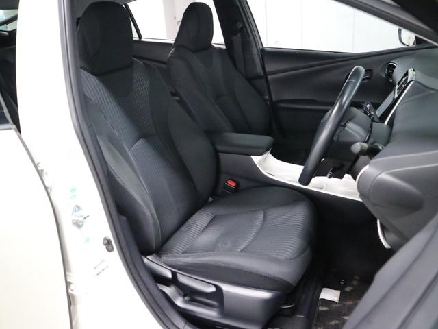 プリウス Ａ　ワンオーナー　パーキングアシスト　ＢＳＭ　ＨＵＤ　セーフティセンスＰ　ＥＴＣ　純正９インチナビ　バックカメラ　ＣＤ・ＤＶＤ再生　ＢＴオーディオ　フルセグＴＶ　スマートキー　クリアランスソナー　ＬＥＤランプ　１５ＡＷ（13枚目）