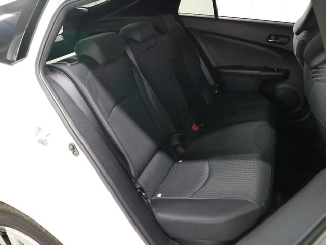 プリウス Ａ　ワンオーナー　パーキングアシスト　ＢＳＭ　ＨＵＤ　セーフティセンスＰ　ＥＴＣ　純正９インチナビ　バックカメラ　ＣＤ・ＤＶＤ再生　ＢＴオーディオ　フルセグＴＶ　スマートキー　クリアランスソナー　ＬＥＤランプ　１５ＡＷ（14枚目）