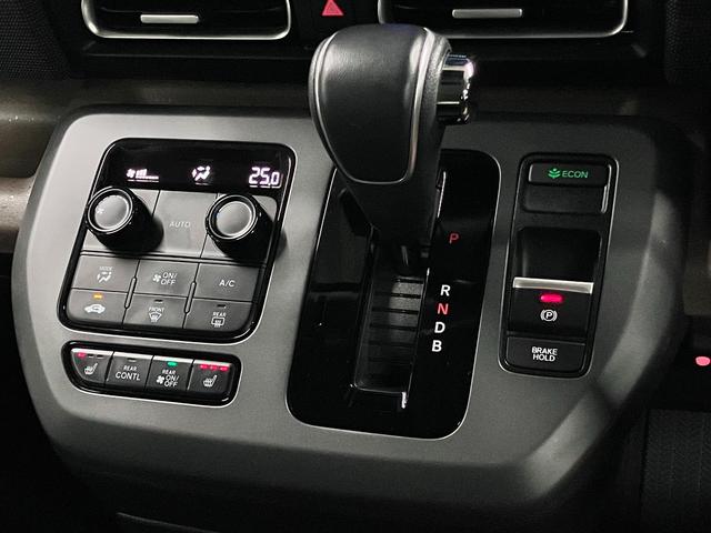 フリード ｅ：ＨＥＶエアー　ＥＸ　ワンオーナー　純正エアロバンパー・テールゲートスポイラー　マルチビューカメラ　ＢＳＩ・後退出庫サポート　純正１１．４インチナビ　ホンダセンシング　ＥＴＣ　シートヒーター　両側パワースライドドア　パーキングセンサー（34枚目）