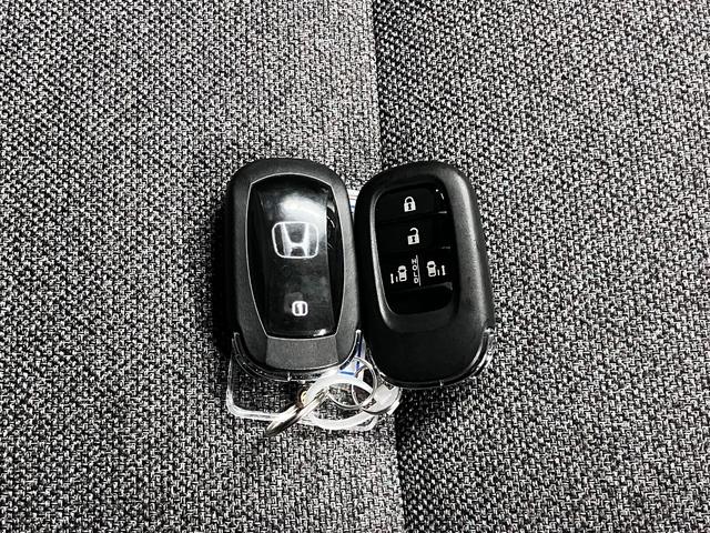 フリード ｅ：ＨＥＶエアー　ＥＸ　ワンオーナー　純正エアロバンパー・テールゲートスポイラー　マルチビューカメラ　ＢＳＩ・後退出庫サポート　純正１１．４インチナビ　ホンダセンシング　ＥＴＣ　シートヒーター　両側パワースライドドア　パーキングセンサー（46枚目）