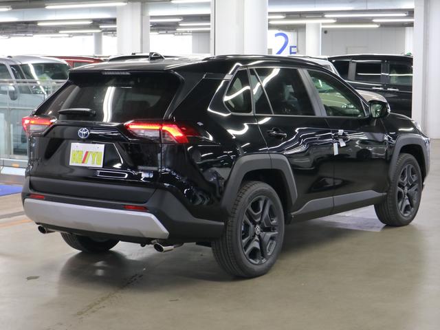 ＲＡＶ４ ハイブリッドアドベンチャー　４ＷＤ　パノラマムーンルーフ　全方位モニター　録画機能付デジタルミラー　ハンズフリーパワーバックドア　１０．５インチＤＡ　ＥＴＣ２．０　ＡＣ１００Ｖ　シートベンチレーション　ステアヒーター　セーフティセンス（3枚目）