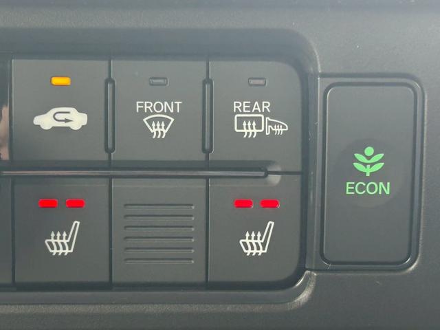 Ｎ－ＢＯＸジョイ ターボ　４ＷＤ　ホンダセンシング　純正８インチナビ　専用チェック柄撥水シート　シートヒーター　両側電動スライド　バックカメラ　ＢＴオーディオ　フルセグＴＶ　パーキングセンサー　ブレーキホールド　パドルシフト　後席テーブル　ＬＥＤライト（12枚目）