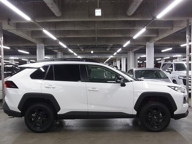ＲＡＶ４ アドベンチャー　オフロードパッケージ　４ＷＤ　ワンオーナー　デジタルインナーミラー　ＢＳＭ・ＲＣＴＡ　シートベンチレーション　ステアヒーター　カロッツェリア９型ナビ　セーフティセンス　ＥＴＣ２．０　パワーバックドア　バックカメラ　ＢＴオーディオ　ＬＥＤランプ（9枚目）