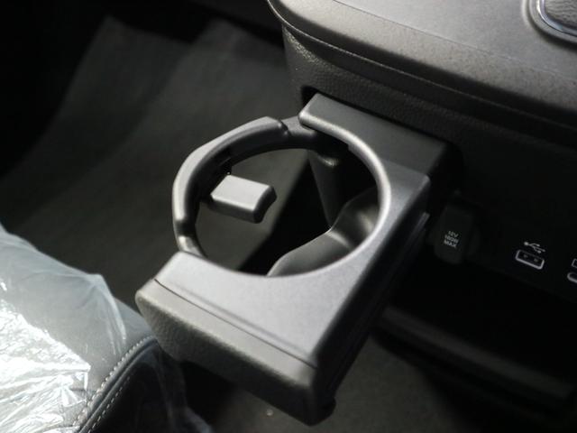 ステップワゴン ｅ：ＨＥＶスパーダ　登録済未使用車　ホンダセンシング　１５．６インチリヤモニター　１１．４インチナビ　マルチビューカメラ　後退出庫サポート・ＢＳＩ　シートヒーター　オットマン　コンビシート　パワーバックドア　両側電動スライドドア　全列ＵＳＢ　ＬＥＤライト（31枚目）