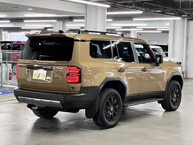 ランドクルーザー２５０ ＶＸファーストエディション　４ＷＤ　アドバンストドライブ　デジタルミラー　ムーンルーフ　パノラミックビュー　ＢＳＭ　本革シート　シートベンチレーション　１２．３インチナビ　セーフティセンス　ＥＴＣ２．０　パワーバックドア　丸目型ＬＥＤ（3枚目）