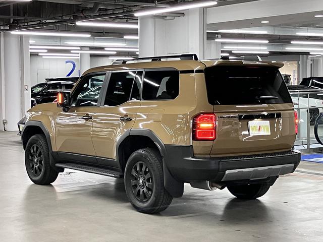 ランドクルーザー２５０ ＶＸファーストエディション　４ＷＤ　アドバンストドライブ　デジタルミラー　ムーンルーフ　パノラミックビュー　ＢＳＭ　本革シート　シートベンチレーション　１２．３インチナビ　セーフティセンス　ＥＴＣ２．０　パワーバックドア　丸目型ＬＥＤ（8枚目）