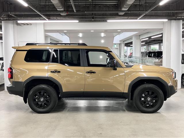 ランドクルーザー２５０ ＶＸファーストエディション　４ＷＤ　アドバンストドライブ　デジタルミラー　ムーンルーフ　パノラミックビュー　ＢＳＭ　本革シート　シートベンチレーション　１２．３インチナビ　セーフティセンス　ＥＴＣ２．０　パワーバックドア　丸目型ＬＥＤ（9枚目）
