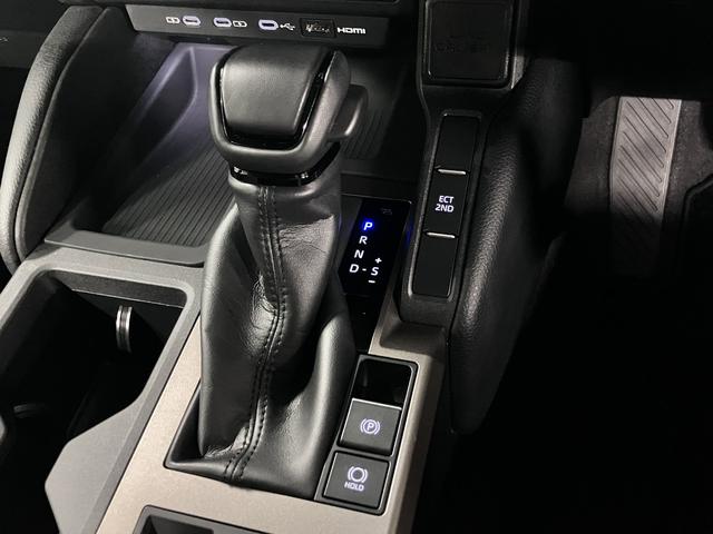 ランドクルーザー２５０ ＶＸファーストエディション　４ＷＤ　アドバンストドライブ　デジタルミラー　ムーンルーフ　パノラミックビュー　ＢＳＭ　本革シート　シートベンチレーション　１２．３インチナビ　セーフティセンス　ＥＴＣ２．０　パワーバックドア　丸目型ＬＥＤ（42枚目）
