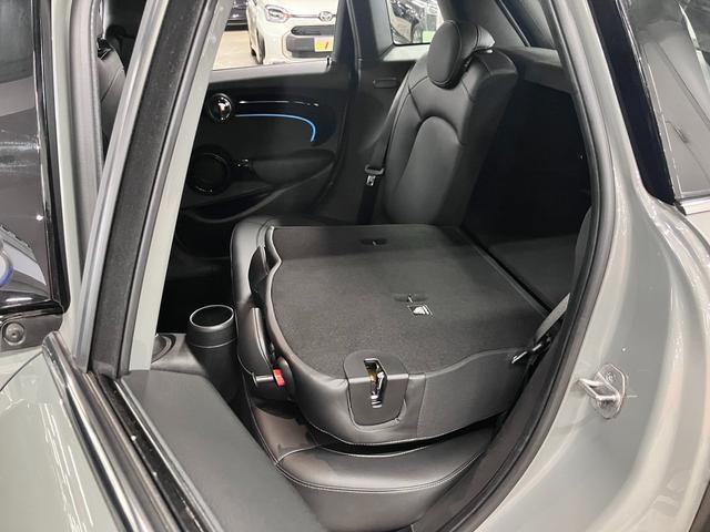 MINI クーパーD ブリック・レーン・エディション ディーゼルターボ ドライビングアシスト ETC2.0 レザーシート シートヒーター 純正ナビ バックカメラ BTオーディオ USB端子 スマートキー クルーズコントロール パーキングセンサー LEDランプ スペアキー有(15枚目)