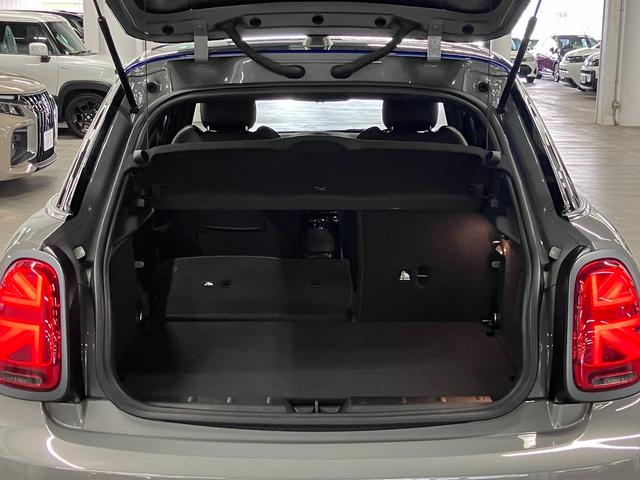 MINI クーパーD ブリック・レーン・エディション ディーゼルターボ ドライビングアシスト ETC2.0 レザーシート シートヒーター 純正ナビ バックカメラ BTオーディオ USB端子 スマートキー クルーズコントロール パーキングセンサー LEDランプ スペアキー有(24枚目)