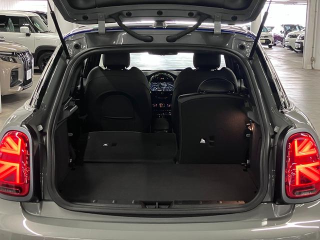 MINI クーパーD ブリック・レーン・エディション ディーゼルターボ ドライビングアシスト ETC2.0 レザーシート シートヒーター 純正ナビ バックカメラ BTオーディオ USB端子 スマートキー クルーズコントロール パーキングセンサー LEDランプ スペアキー有(25枚目)