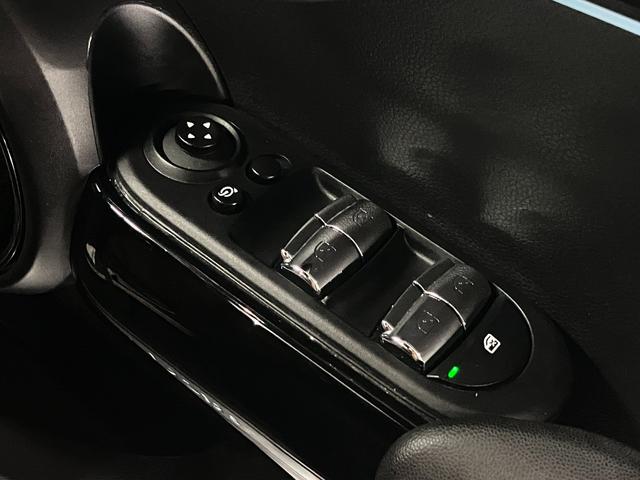 MINI クーパーD ブリック・レーン・エディション ディーゼルターボ ドライビングアシスト ETC2.0 レザーシート シートヒーター 純正ナビ バックカメラ BTオーディオ USB端子 スマートキー クルーズコントロール パーキングセンサー LEDランプ スペアキー有(37枚目)