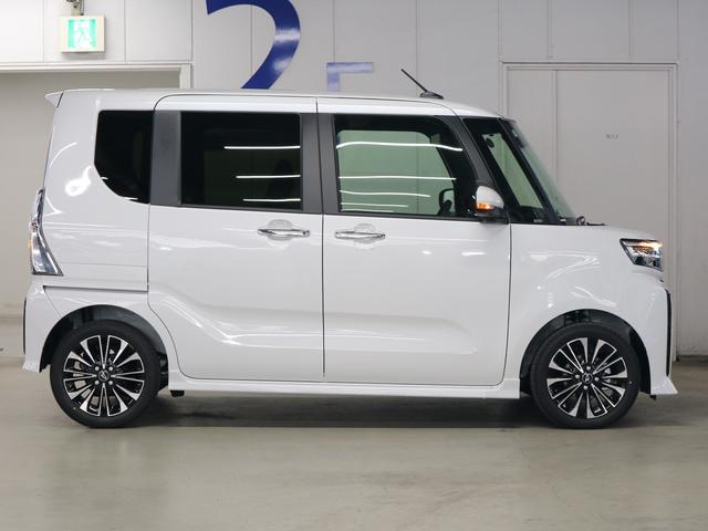 タント カスタムＲＳリミテッド　届出済未使用車　スマートアシスト　パノラマモニター　新品ナビ付　ＥＴＣ　シートヒーター　両側電動スライド　誤発進抑制機能　全車速追従クルコン　車線逸脱警報　コーナーセンサー　後席テーブル＆サンシェード　アダプティブＬＥＤ　純正１５ＡＷ（9枚目）