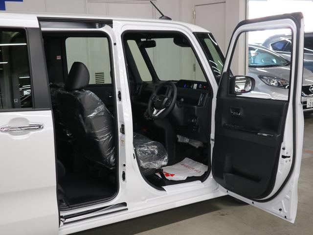 タント カスタムＲＳリミテッド　届出済未使用車　スマートアシスト　パノラマモニター　新品ナビ付　ＥＴＣ　シートヒーター　両側電動スライド　誤発進抑制機能　全車速追従クルコン　車線逸脱警報　コーナーセンサー　後席テーブル＆サンシェード　アダプティブＬＥＤ　純正１５ＡＷ（12枚目）