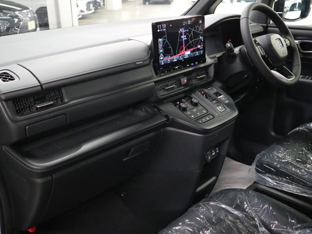 ステップワゴン e:HEVスパーダ 登録済未使用車 ホンダセンシング 15.6インチリヤモニター 11.4インチナビ マルチビューカメラ 後退出庫サポート・BSI シートヒーター オットマン コンビシート パワーバックドア 両側電動スライドドア 全列USB LEDライト(17枚目)
