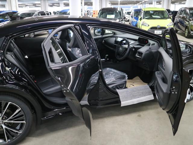 プリウス Z 登録済未使用車 寒冷地仕様 デジタルミラー&前後ドラレコ パノラマルーフ アドバンストパーク パノラミックビュー BSM 12.3インチDオーディオ+ シートベンチレーション ステアヒーター パワーバックドア ETC2.0 ワイヤレス充電 AC100V電源(12枚目)