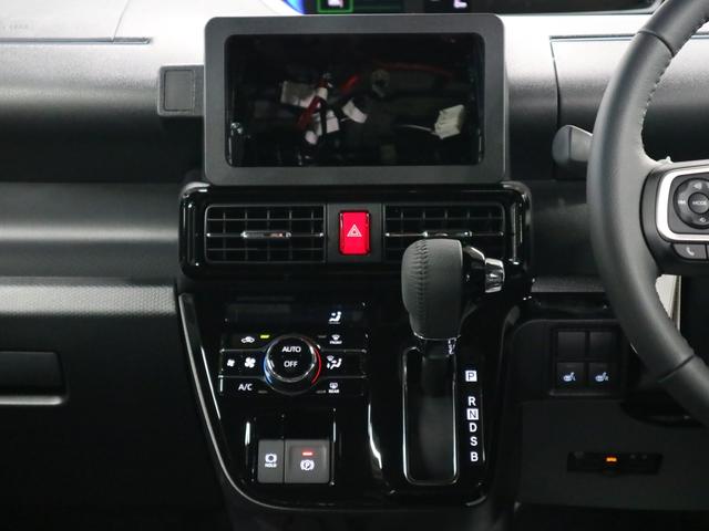 タント カスタムＲＳリミテッド　届出済未使用車　スマートアシスト　パノラマモニター　新品ナビ付　ＥＴＣ　シートヒーター　両側電動スライド　誤発進抑制機能　全車速追従クルコン　車線逸脱警報　コーナーセンサー　後席テーブル＆サンシェード　アダプティブＬＥＤ　純正１５ＡＷ（22枚目）