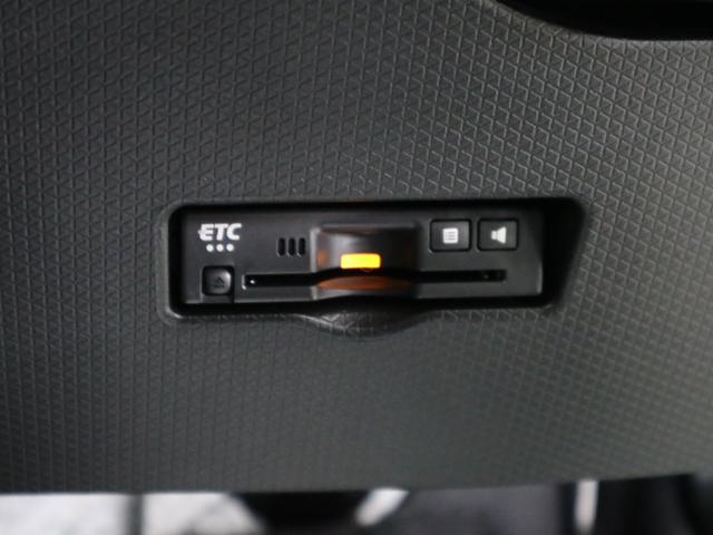 タント カスタムRSリミテッド 届出済未使用車 スマートアシスト パノラマモニター 新品ナビ付 ETC シートヒーター 両側電動スライド 誤発進抑制機能 全車速追従クルコン 車線逸脱警報 コーナーセンサー 後席テーブル&サンシェード アダプティブLED 純正15AW(24枚目)