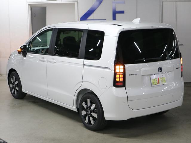 フリード e:HEVエアー EX 登録済み未使用車 マルチビューカメラ 純正11.4インチナビ ETC2.0 BSI・後退出庫サポート アダプティブドライビングビーム 両側電動スライドドア シートヒーター レザー調コンビシート リアクーラー パーキングセンサー 専用アルミ(13枚目)