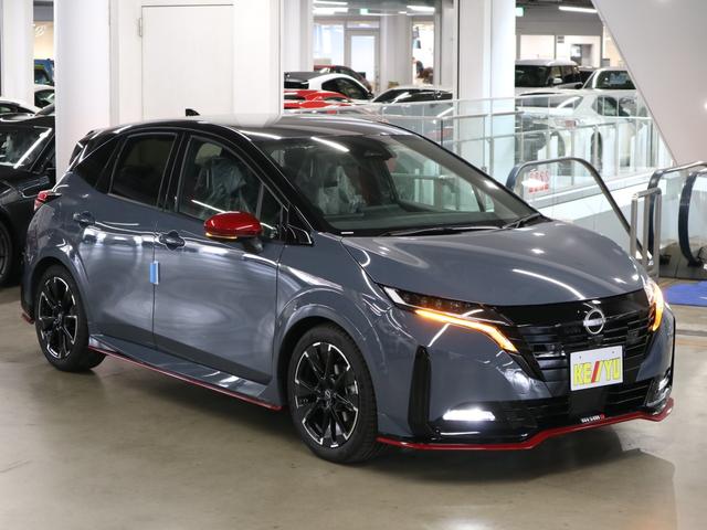 オーラ ニスモ　登録済未使用車　ＢＯＳＥサウンドシステム　インテリミラー　ＮＣ９インチナビ　アラウンドビューモニター　プロパイロット　ＢＳＷ・ＲＣＴＡ　ワイヤレス充電　ＥＴＣ２．０　ＢＴオーディオ　フルセグＴＶ　専用ハーフレザーシート　アダプティブＬＥＤ（5枚目）