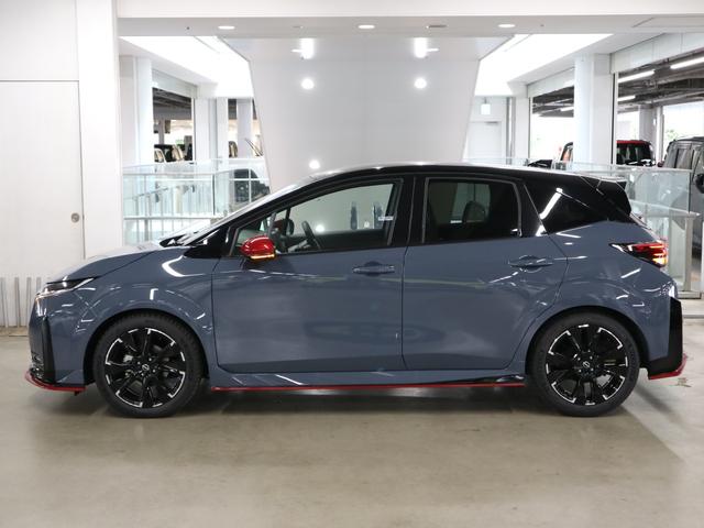 オーラ ニスモ　登録済未使用車　ＢＯＳＥサウンドシステム　インテリミラー　ＮＣ９インチナビ　アラウンドビューモニター　プロパイロット　ＢＳＷ・ＲＣＴＡ　ワイヤレス充電　ＥＴＣ２．０　ＢＴオーディオ　フルセグＴＶ　専用ハーフレザーシート　アダプティブＬＥＤ（10枚目）