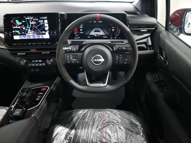 オーラ ニスモ　登録済未使用車　ＢＯＳＥサウンドシステム　インテリミラー　ＮＣ９インチナビ　アラウンドビューモニター　プロパイロット　ＢＳＷ・ＲＣＴＡ　ワイヤレス充電　ＥＴＣ２．０　ＢＴオーディオ　フルセグＴＶ　専用ハーフレザーシート　アダプティブＬＥＤ（11枚目）