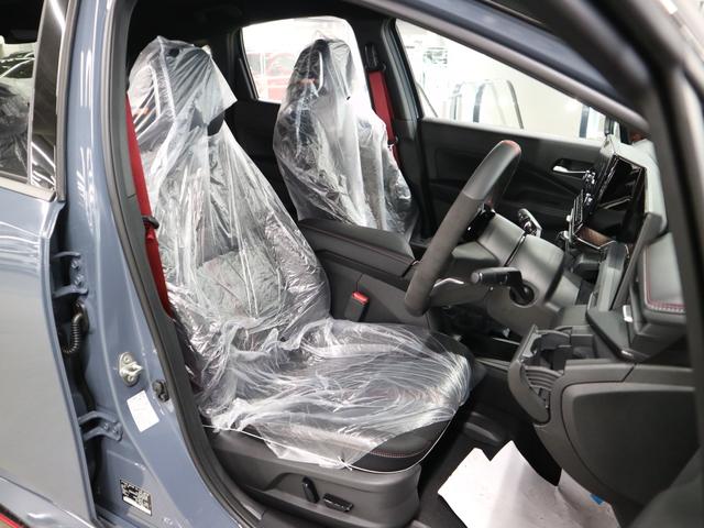 オーラ ニスモ　登録済未使用車　ＢＯＳＥサウンドシステム　インテリミラー　ＮＣ９インチナビ　アラウンドビューモニター　プロパイロット　ＢＳＷ・ＲＣＴＡ　ワイヤレス充電　ＥＴＣ２．０　ＢＴオーディオ　フルセグＴＶ　専用ハーフレザーシート　アダプティブＬＥＤ（13枚目）