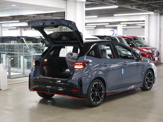 オーラ ニスモ　登録済未使用車　ＢＯＳＥサウンドシステム　インテリミラー　ＮＣ９インチナビ　アラウンドビューモニター　プロパイロット　ＢＳＷ・ＲＣＴＡ　ワイヤレス充電　ＥＴＣ２．０　ＢＴオーディオ　フルセグＴＶ　専用ハーフレザーシート　アダプティブＬＥＤ（19枚目）