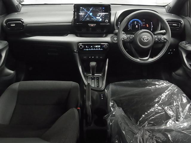 ヤリス ハイブリッドＺ　登録済み未使用車　セーフティセンス　パノラミックビューモニター　ＢＳＭ・ＳＥＡ　シート＆ステアヒーター　８インチディスプレイオーディオＰｌｕｓ　ＥＴＣ２．０　ＢＴオーディオ　フルセグＴＶ　ＨＤＭＩ　ＬＥＤライト　オプション１６インチＡＷ（4枚目）