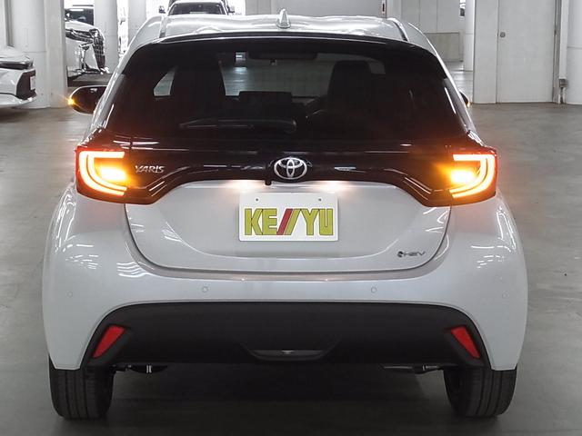 ヤリス ハイブリッドＺ　登録済み未使用車　セーフティセンス　パノラミックビューモニター　ＢＳＭ・ＳＥＡ　シート＆ステアヒーター　８インチディスプレイオーディオＰｌｕｓ　ＥＴＣ２．０　ＢＴオーディオ　フルセグＴＶ　ＨＤＭＩ　ＬＥＤライト　オプション１６インチＡＷ（7枚目）