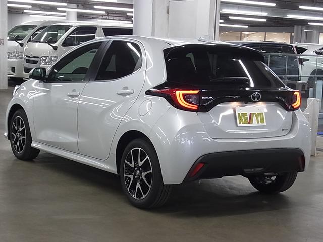 ヤリス ハイブリッドＺ　登録済み未使用車　セーフティセンス　パノラミックビューモニター　ＢＳＭ・ＳＥＡ　シート＆ステアヒーター　８インチディスプレイオーディオＰｌｕｓ　ＥＴＣ２．０　ＢＴオーディオ　フルセグＴＶ　ＨＤＭＩ　ＬＥＤライト　オプション１６インチＡＷ（8枚目）