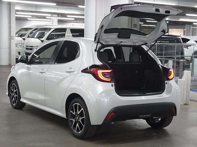ヤリス ハイブリッドＺ　登録済み未使用車　セーフティセンス　パノラミックビューモニター　ＢＳＭ・ＳＥＡ　シート＆ステアヒーター　８インチディスプレイオーディオＰｌｕｓ　ＥＴＣ２．０　ＢＴオーディオ　フルセグＴＶ　ＨＤＭＩ　ＬＥＤライト　オプション１６インチＡＷ（19枚目）