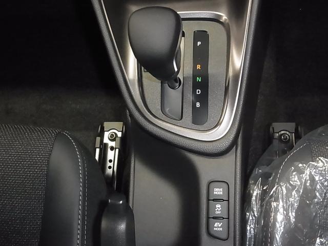 ヤリス ハイブリッドＺ　登録済み未使用車　セーフティセンス　パノラミックビューモニター　ＢＳＭ・ＳＥＡ　シート＆ステアヒーター　８インチディスプレイオーディオＰｌｕｓ　ＥＴＣ２．０　ＢＴオーディオ　フルセグＴＶ　ＨＤＭＩ　ＬＥＤライト　オプション１６インチＡＷ（30枚目）