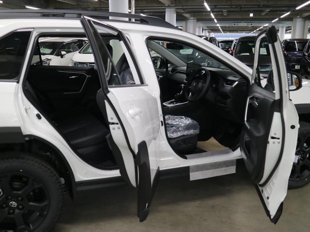 RAV4 ハイブリッドアドベンチャー オフロードパッケージII 4WD 登録済み未使用車 寒冷地仕様 パノラミックビュー デジタルミラー BSM 10.5インチナビ ハンズフリーパワーバックドア AC100V ETC2.0 ベンチレーション ステアヒーター シートメモリー(12枚目)