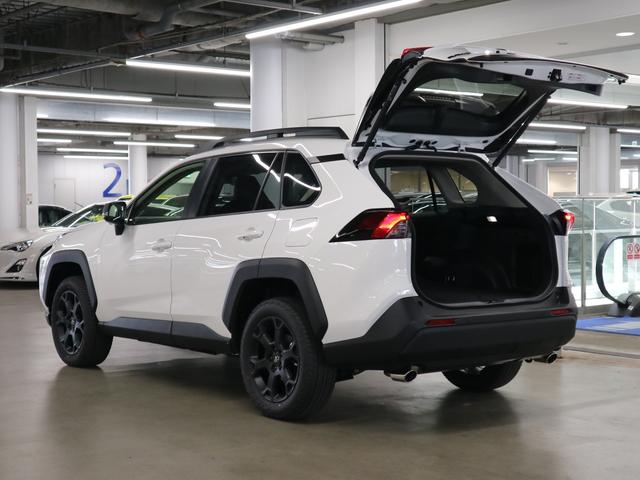 RAV4 ハイブリッドアドベンチャー オフロードパッケージII 4WD 登録済み未使用車 寒冷地仕様 パノラミックビュー デジタルミラー BSM 10.5インチナビ ハンズフリーパワーバックドア AC100V ETC2.0 ベンチレーション ステアヒーター シートメモリー(18枚目)
