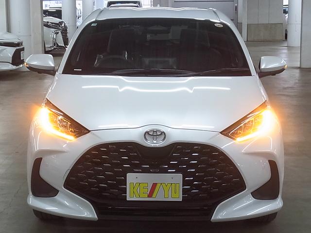 ヤリス ハイブリッドZ 登録済み未使用車 セーフティセンス パノラミックビューモニター BSM・SEA シート&ステアヒーター 8インチディスプレイオーディオPlus ETC2.0 BTオーディオ フルセグTV HDMI LEDライト オプション16インチAW(6枚目)