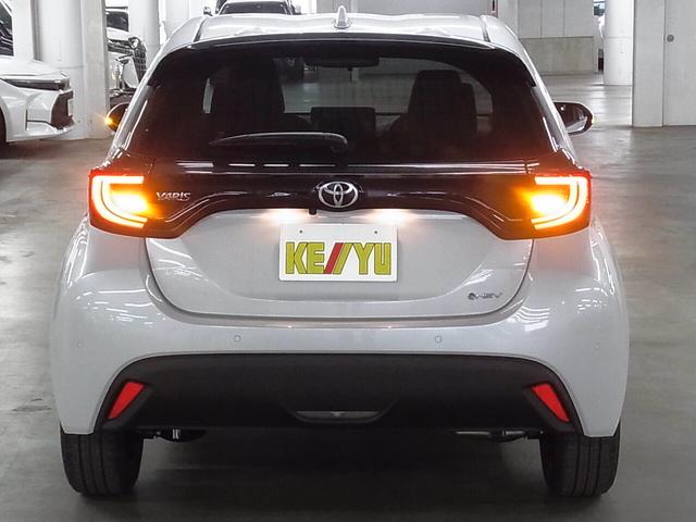 ヤリス ハイブリッドZ 登録済み未使用車 セーフティセンス パノラミックビューモニター BSM・SEA シート&ステアヒーター 8インチディスプレイオーディオPlus ETC2.0 BTオーディオ フルセグTV HDMI LEDライト オプション16インチAW(7枚目)