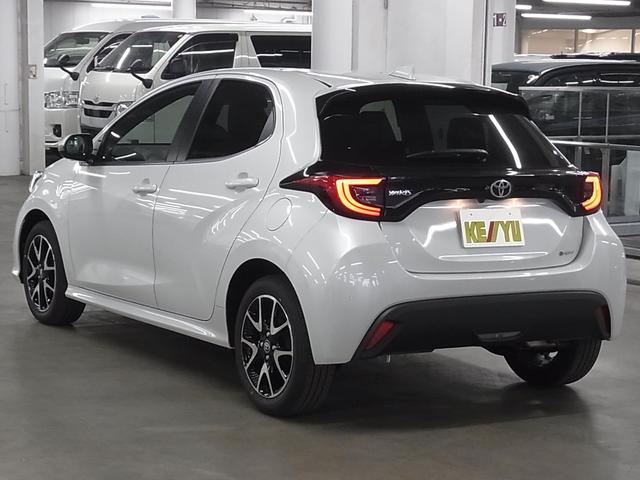 ヤリス ハイブリッドZ 登録済み未使用車 セーフティセンス パノラミックビューモニター BSM・SEA シート&ステアヒーター 8インチディスプレイオーディオPlus ETC2.0 BTオーディオ フルセグTV HDMI LEDライト オプション16インチAW(8枚目)