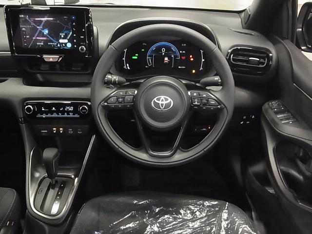 ヤリス ハイブリッドZ 登録済み未使用車 セーフティセンス パノラミックビューモニター BSM・SEA シート&ステアヒーター 8インチディスプレイオーディオPlus ETC2.0 BTオーディオ フルセグTV HDMI LEDライト オプション16インチAW(11枚目)