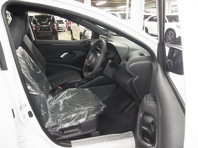 ヤリス ハイブリッドZ 登録済み未使用車 セーフティセンス パノラミックビューモニター BSM・SEA シート&ステアヒーター 8インチディスプレイオーディオPlus ETC2.0 BTオーディオ フルセグTV HDMI LEDライト オプション16インチAW(22枚目)