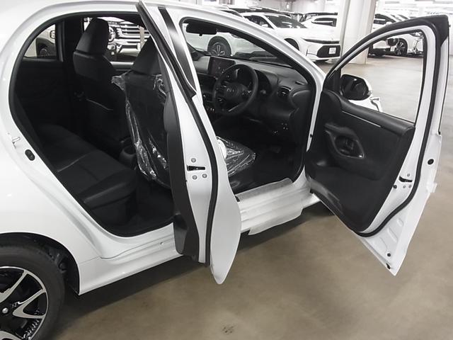 ヤリス ハイブリッドZ 登録済み未使用車 セーフティセンス パノラミックビューモニター BSM・SEA シート&ステアヒーター 8インチディスプレイオーディオPlus ETC2.0 BTオーディオ フルセグTV HDMI LEDライト オプション16インチAW(23枚目)