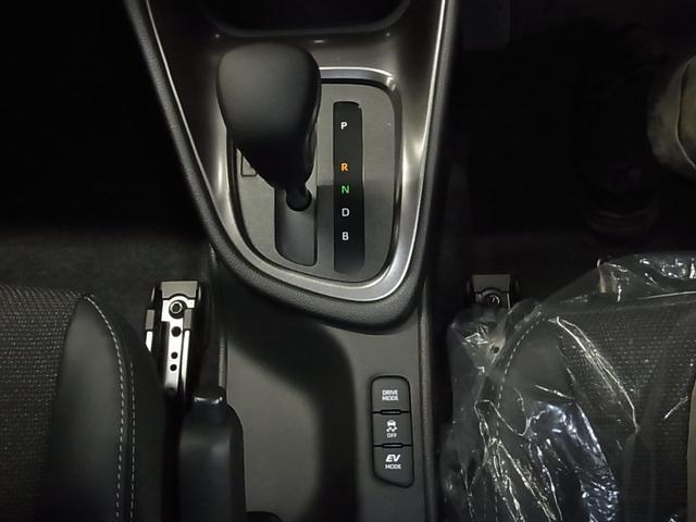 ヤリス ハイブリッドZ 登録済み未使用車 セーフティセンス パノラミックビューモニター BSM・SEA シート&ステアヒーター 8インチディスプレイオーディオPlus ETC2.0 BTオーディオ フルセグTV HDMI LEDライト オプション16インチAW(38枚目)