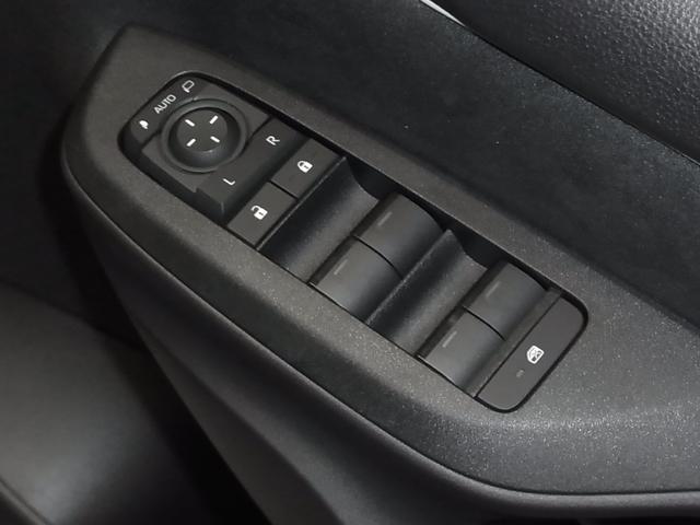 ヤリス ハイブリッドZ 登録済み未使用車 セーフティセンス パノラミックビューモニター BSM・SEA シート&ステアヒーター 8インチディスプレイオーディオPlus ETC2.0 BTオーディオ フルセグTV HDMI LEDライト オプション16インチAW(45枚目)