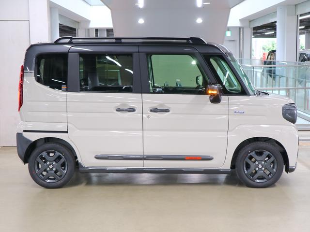 スペーシアギア ハイブリッドＸＺターボ　届け出済み未使用車　ＤＳＢＳＩＩ　全方位モニター付メモリーナビ　ＨＵＤ　シート＆ステアヒーター　オットマン　両側電動スライド　ＢＴオーディオ　フルセグＴＶ　スリムサーキュレーター　後席テーブル＆サンシェード　ＬＥＤライト　ルーフレール（9枚目）